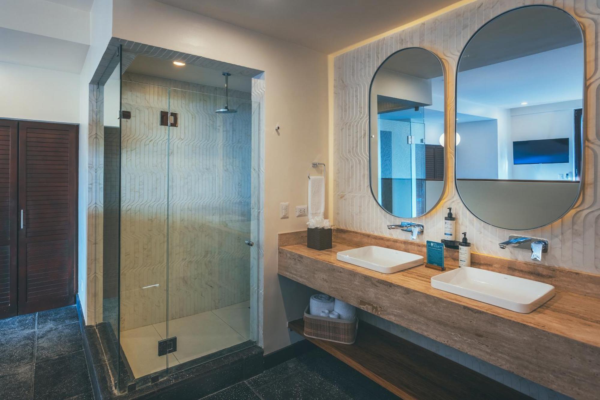 Suite Panoramic View # of bedrooms available depends on # of guests reserved